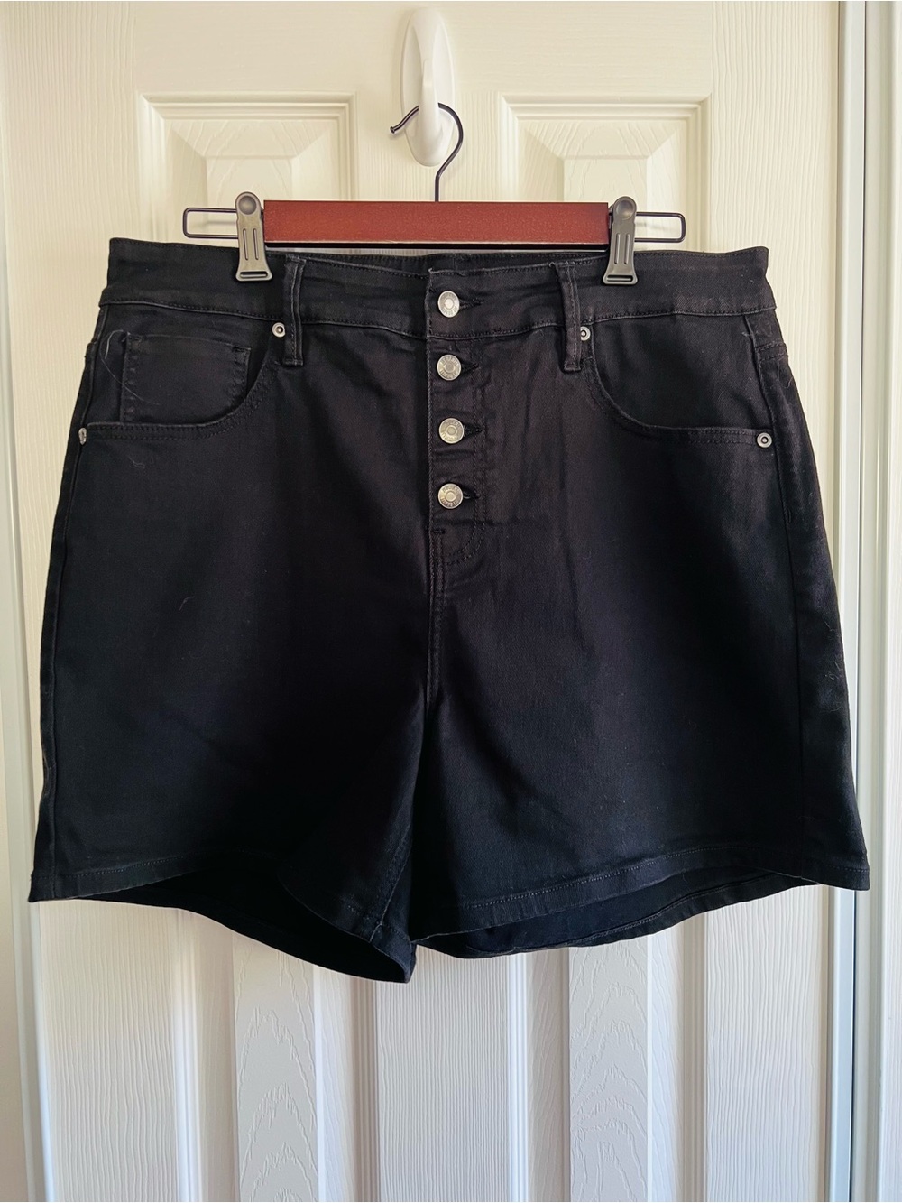HT Denim Ultra High Rise Button Front Black Denim Shorts Women’s Size 16 Stretch